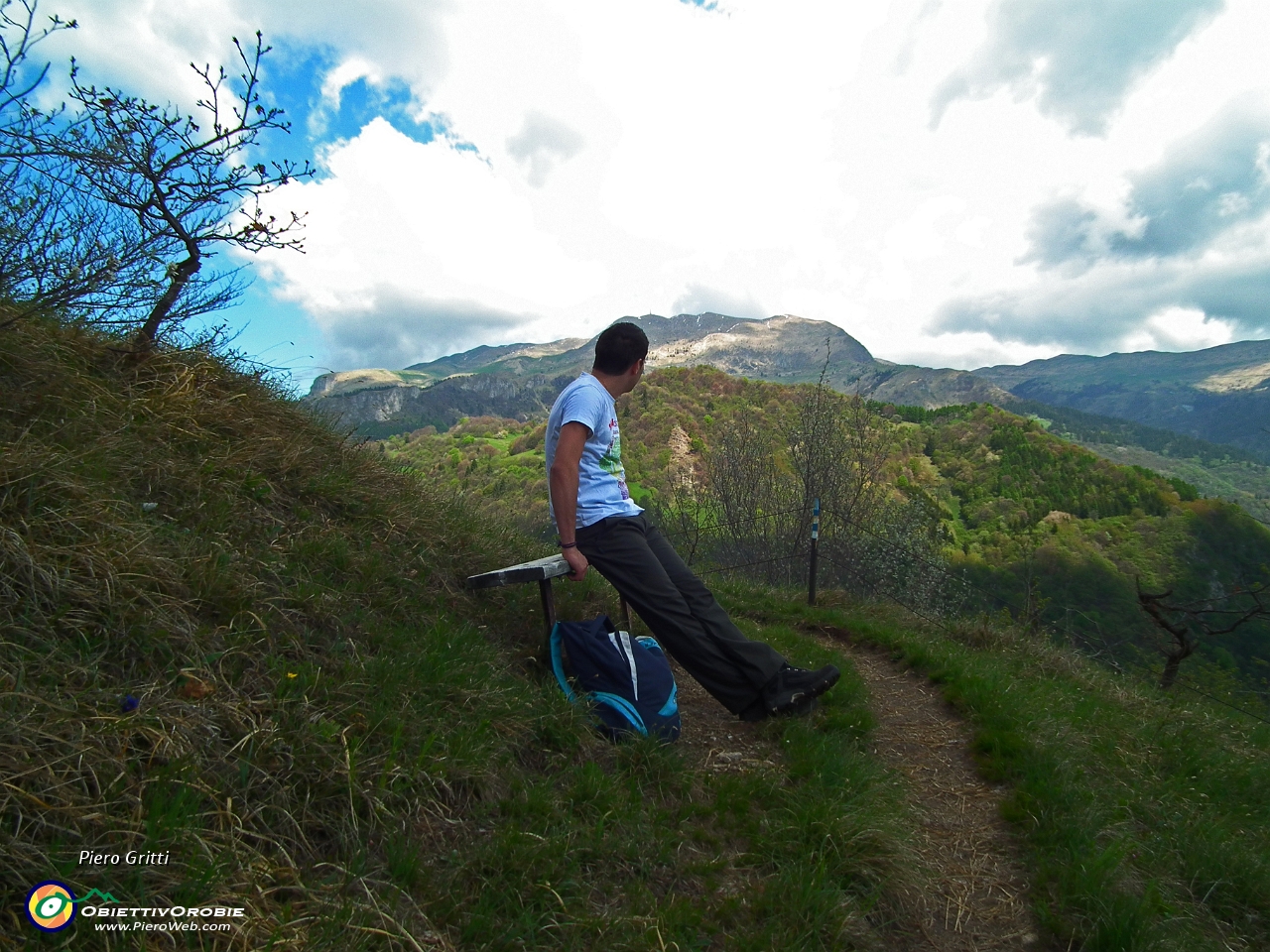 34 sosta con vista verso il Monte Gugliemo....JPG